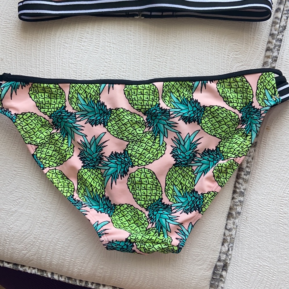 Pinapple Bikini - Picture 4 of 7